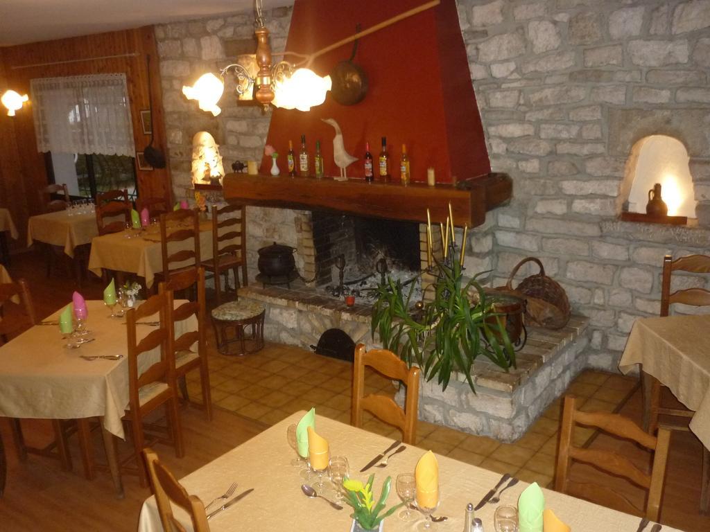 Hotel Restaurant La Chaumiere Du Lac Clairvaux-les-Lacs Exterior foto